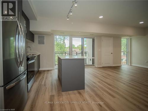 241 - 50 Herrick Avenue, St. Catharines (456 - Oakdale), ON - Indoor Photo Showing Kitchen