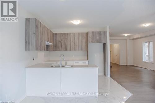 15 Huntsworth Avenue, Thorold (557 - Thorold Downtown), ON - Indoor Photo Showing Kitchen