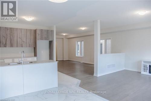 15 Huntsworth Avenue, Thorold (557 - Thorold Downtown), ON - Indoor Photo Showing Kitchen