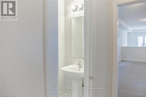 15 Huntsworth Avenue, Thorold (557 - Thorold Downtown), ON - Indoor Photo Showing Bathroom