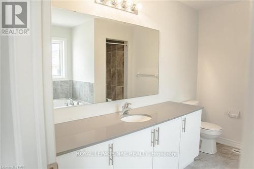 15 Huntsworth Avenue, Thorold (557 - Thorold Downtown), ON - Indoor Photo Showing Bathroom