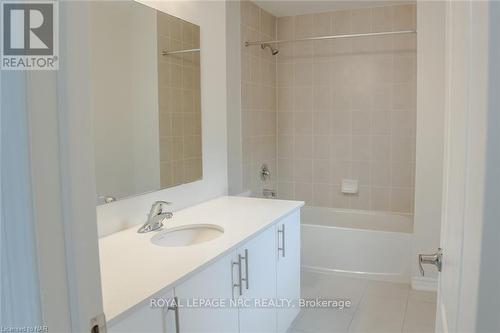 15 Huntsworth Avenue, Thorold (557 - Thorold Downtown), ON - Indoor Photo Showing Bathroom