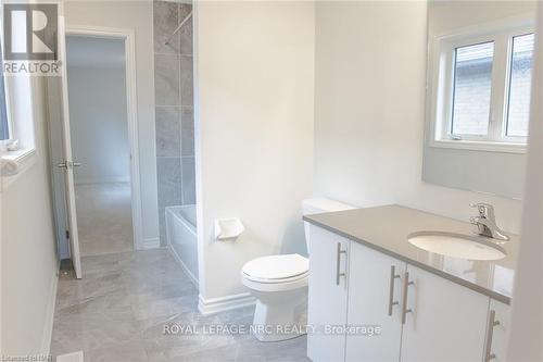 15 Huntsworth Avenue, Thorold (557 - Thorold Downtown), ON - Indoor Photo Showing Bathroom