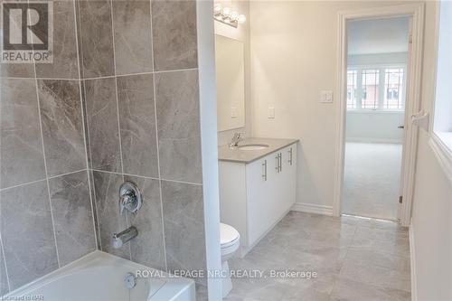 15 Huntsworth Avenue, Thorold (557 - Thorold Downtown), ON - Indoor Photo Showing Bathroom