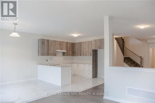 15 Huntsworth Avenue, Thorold (557 - Thorold Downtown), ON - Indoor Photo Showing Kitchen