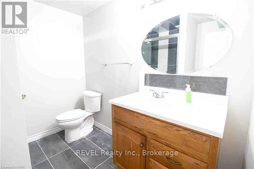 35 Summers Drive, Thorold (558 - Confederation Heights), ON - Indoor Photo Showing Bathroom