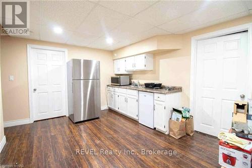 35 Summers Drive, Thorold (558 - Confederation Heights), ON - Indoor Photo Showing Kitchen