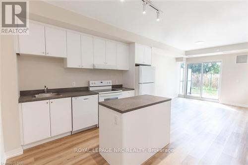 Gl06 - 50 Herrick Avenue, St. Catharines (456 - Oakdale), ON - Indoor Photo Showing Kitchen