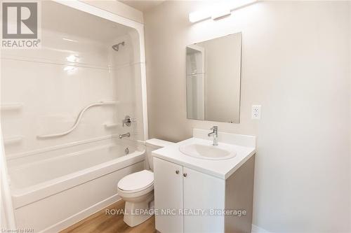 Gl06 - 50 Herrick Avenue, St. Catharines (456 - Oakdale), ON - Indoor Photo Showing Bathroom