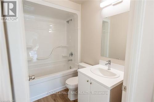 Gl06 - 50 Herrick Avenue, St. Catharines (456 - Oakdale), ON - Indoor Photo Showing Bathroom