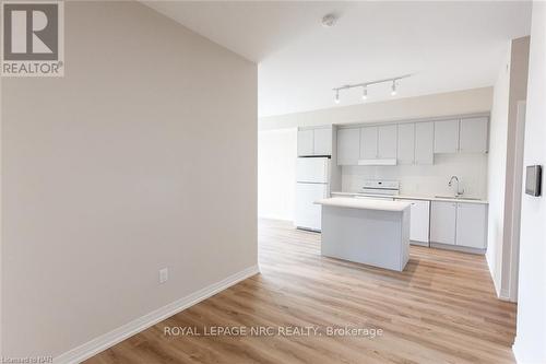 Lp20 - 50 Herrick Avenue, St. Catharines (456 - Oakdale), ON - Indoor Photo Showing Kitchen