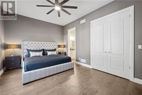 34 Angels Drive, Niagara-On-The-Lake (105 - St. Davids), ON - Indoor Photo Showing Bedroom