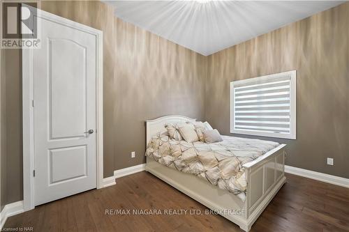 34 Angels Drive, Niagara-On-The-Lake (105 - St. Davids), ON - Indoor Photo Showing Bedroom