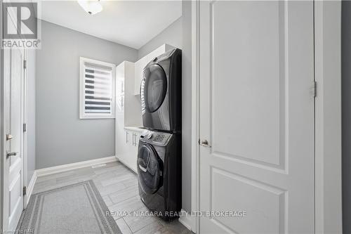 34 Angels Drive, Niagara-On-The-Lake (105 - St. Davids), ON - Indoor Photo Showing Laundry Room