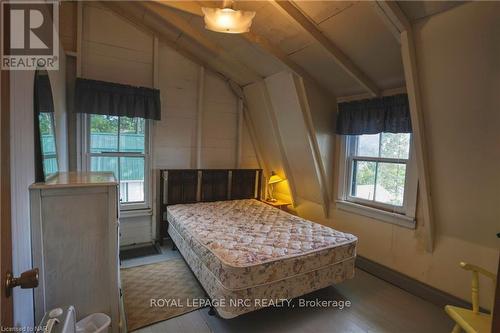 4041 Crystal Beach Hill Lane, Fort Erie (337 - Crystal Beach), ON - Indoor Photo Showing Bedroom