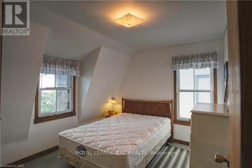 4041 Crystal Beach Hill Lane, Fort Erie (337 - Crystal Beach), ON - Indoor Photo Showing Bedroom