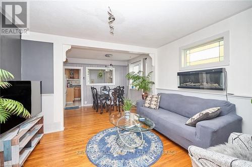 4660 Sixth Avenue, Niagara Falls (211 - Cherrywood), ON - Indoor Photo Showing Living Room