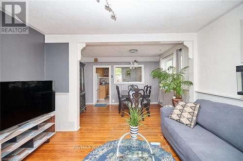 4660 Sixth Avenue, Niagara Falls (211 - Cherrywood), ON - Indoor Photo Showing Living Room