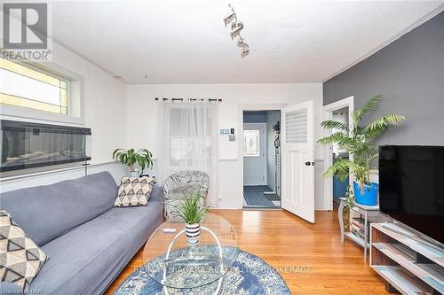 4660 Sixth Avenue, Niagara Falls (211 - Cherrywood), ON - Indoor Photo Showing Living Room