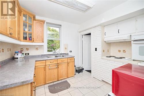 4660 Sixth Avenue, Niagara Falls (211 - Cherrywood), ON - Indoor Photo Showing Kitchen With Double Sink