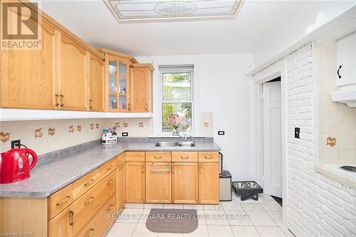 4660 Sixth Avenue, Niagara Falls (211 - Cherrywood), ON - Indoor Photo Showing Kitchen