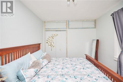 4660 Sixth Avenue, Niagara Falls (211 - Cherrywood), ON - Indoor Photo Showing Bedroom