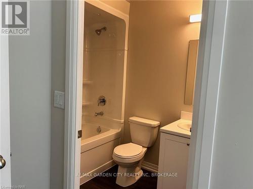 136 - 50 Herrick Avenue, St. Catharines (456 - Oakdale), ON - Indoor Photo Showing Bathroom