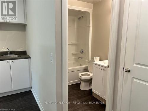 136 - 50 Herrick Avenue, St. Catharines (456 - Oakdale), ON - Indoor Photo Showing Bathroom