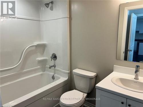 136 - 50 Herrick Avenue, St. Catharines (456 - Oakdale), ON - Indoor Photo Showing Bathroom