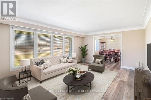 1768 Ridge Road N, Fort Erie (330 - Bertie Ridge), ON - Indoor Photo Showing Living Room