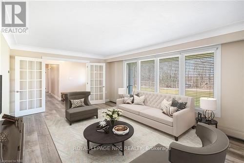 1768 Ridge Road N, Fort Erie (330 - Bertie Ridge), ON - Indoor Photo Showing Living Room