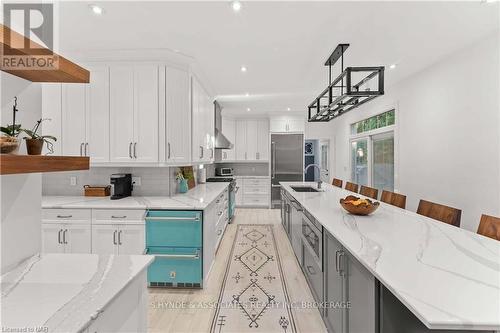 16 Red Haven Drive, Niagara-On-The-Lake (105 - St. Davids), ON - Indoor Photo Showing Kitchen