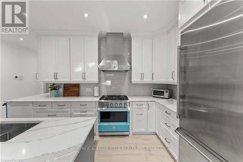 16 Red Haven Drive, Niagara-On-The-Lake (105 - St. Davids), ON - Indoor Photo Showing Kitchen With Upgraded Kitchen