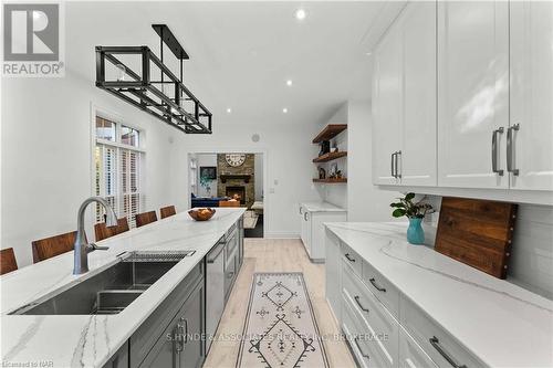 16 Red Haven Drive, Niagara-On-The-Lake (105 - St. Davids), ON - Indoor Photo Showing Kitchen With Double Sink With Upgraded Kitchen