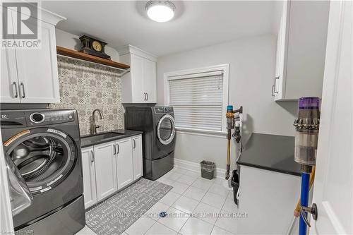 16 Red Haven Drive, Niagara-On-The-Lake (105 - St. Davids), ON - Indoor Photo Showing Laundry Room