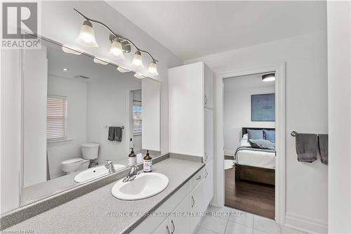 16 Red Haven Drive, Niagara-On-The-Lake (105 - St. Davids), ON - Indoor Photo Showing Bathroom