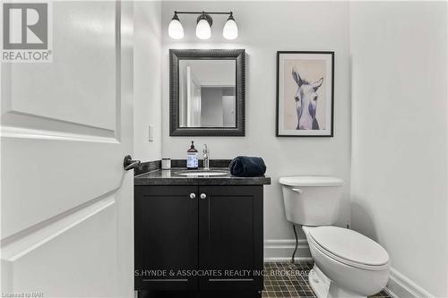 16 Red Haven Drive, Niagara-On-The-Lake (105 - St. Davids), ON - Indoor Photo Showing Bathroom