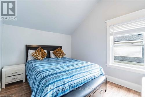 4586 Fifth Avenue, Niagara Falls (211 - Cherrywood), ON - Indoor Photo Showing Bedroom