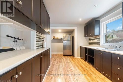 4586 Fifth Avenue, Niagara Falls (211 - Cherrywood), ON - Indoor Photo Showing Kitchen With Double Sink