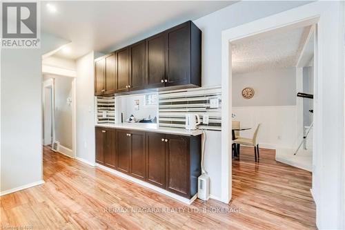 4586 Fifth Avenue, Niagara Falls (211 - Cherrywood), ON - Indoor Photo Showing Kitchen