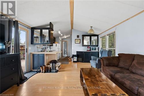 11366 Highway 3 West, Wainfleet (879 - Marshville/Winger), ON - Indoor Photo Showing Living Room