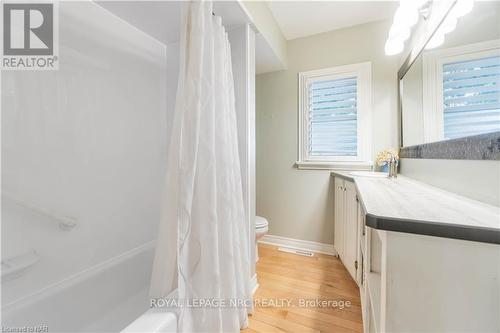 15 Mackie Street, St. Catharines (438 - Port Dalhousie), ON - Indoor Photo Showing Bathroom