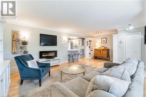 15 Mackie Street, St. Catharines (438 - Port Dalhousie), ON - Indoor Photo Showing Living Room With Fireplace