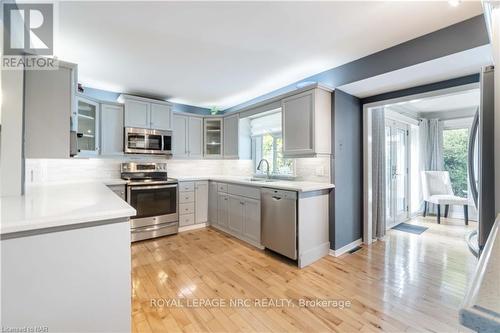 15 Mackie Street, St. Catharines (438 - Port Dalhousie), ON - Indoor Photo Showing Kitchen With Stainless Steel Kitchen