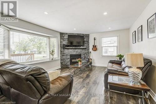 303 Riverside Drive, Welland (772 - Broadway), ON - Indoor Photo Showing Living Room With Fireplace