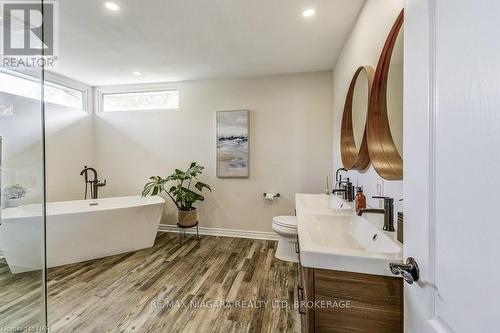 303 Riverside Drive, Welland (772 - Broadway), ON - Indoor Photo Showing Bathroom