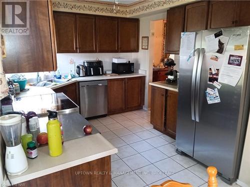 58 Carmine Crescent, St. Catharines (462 - Rykert/Vansickle), ON - Indoor Photo Showing Kitchen