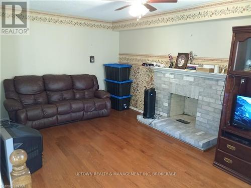 58 Carmine Crescent, St. Catharines (462 - Rykert/Vansickle), ON - Indoor Photo Showing Living Room With Fireplace