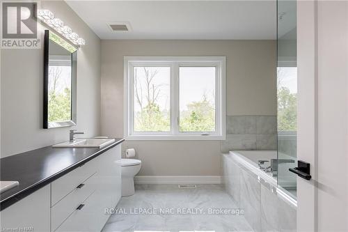 3953 Mitchell Crescent, Fort Erie (327 - Black Creek), ON - Indoor Photo Showing Bathroom