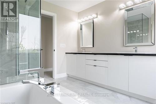 3953 Mitchell Crescent, Fort Erie (327 - Black Creek), ON - Indoor Photo Showing Bathroom